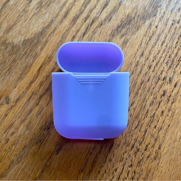 NWOT Elago lavender silicone AirPods case - Picture 1 of 4